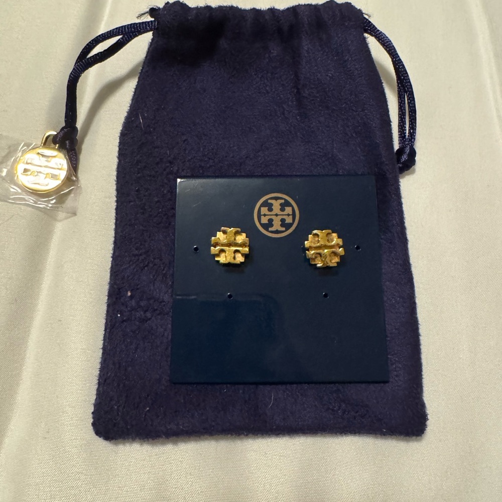 Tory Birch Kira Stud Earrings Logo in Gold